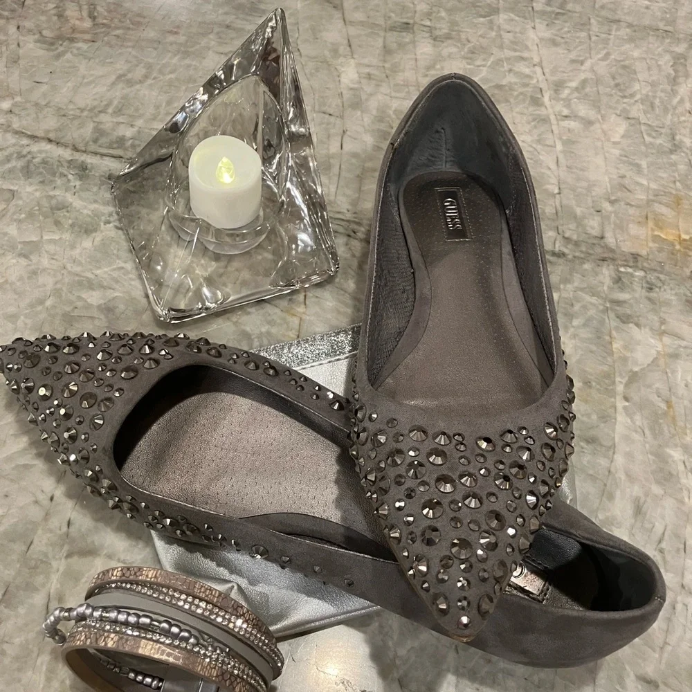 GUESS Suede Studded Flats Sz 8 🌺HP🌺 - Picture 2 of 7